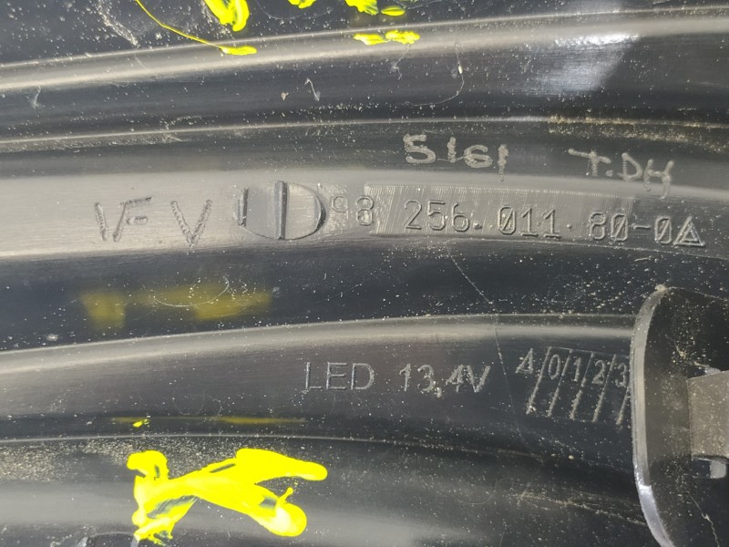 Recambio de piloto trasero derecho para peugeot 208 access referencia OEM IAM 9825601180  