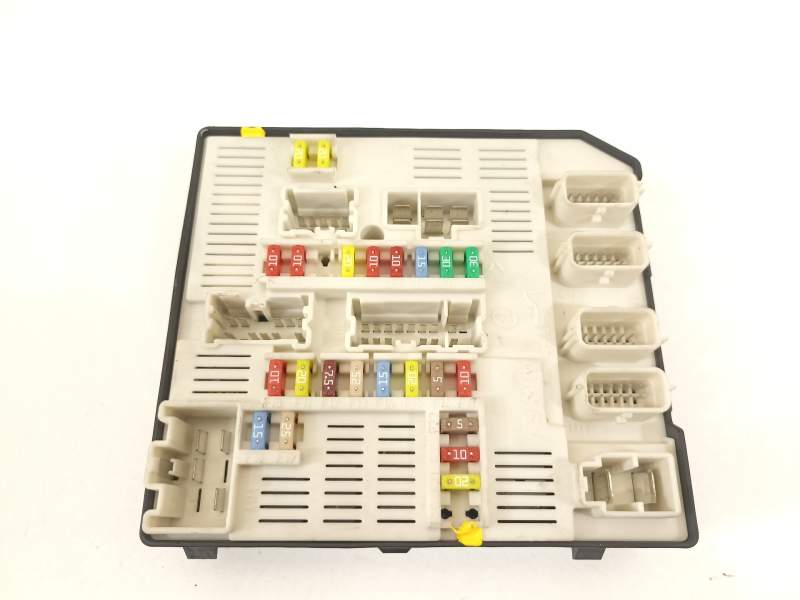 CAJA RELES / FUSIBLES 284B60008R 