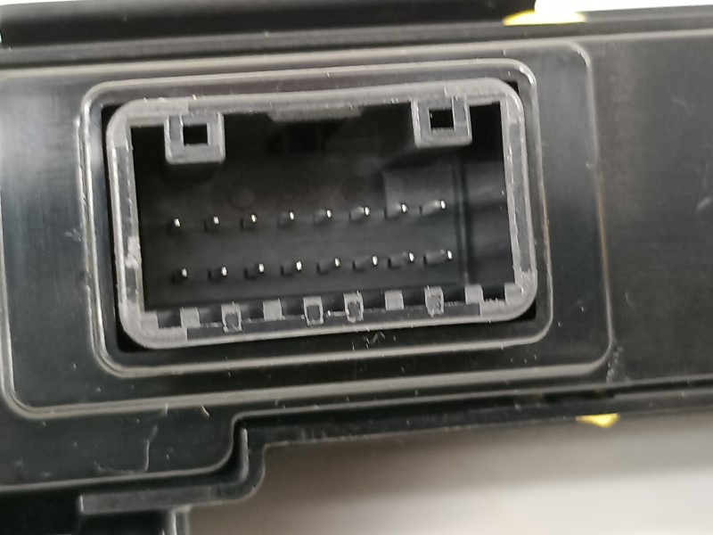 Recambio de warning para kia stonic (ybcuv) platinum edition referencia OEM IAM 93790H8010WK  