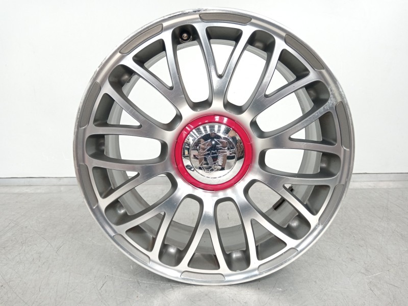 Recambio de llanta para fiat 500 abarth referencia OEM IAM 518292090  