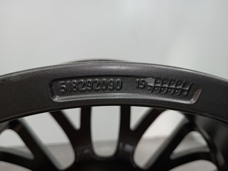 Recambio de llanta para fiat 500 abarth referencia OEM IAM 518292090  