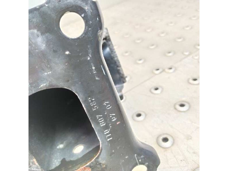 Recambio de refuerzo paragolpes delantero para volkswagen jetta (1k2) 1.9 tdi referencia OEM IAM 1T0807581 1T0807582 1T0807583