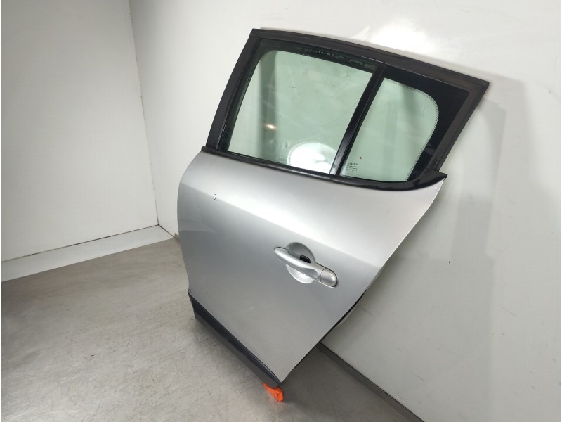 Recambio de puerta trasera izquierda para renault megane iii berlina 5 p emotion referencia OEM IAM   