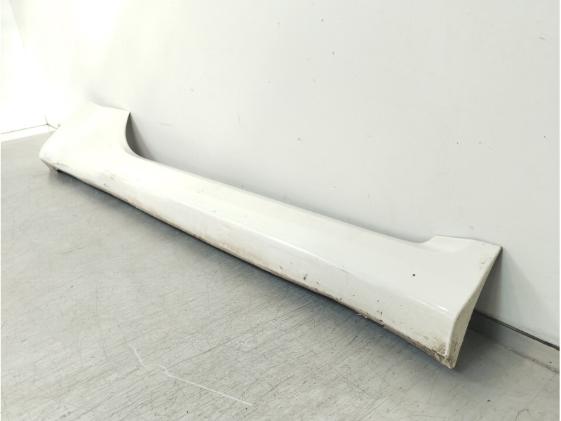 Recambio de faldon lateral para fiat 500 abarth referencia OEM IAM 735509256  