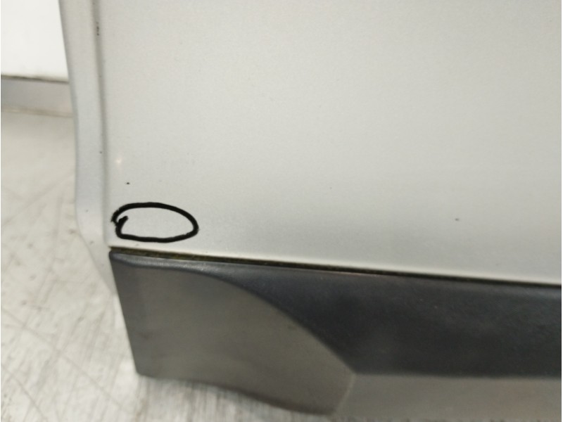 Recambio de puerta trasera izquierda para renault megane iii berlina 5 p emotion referencia OEM IAM   