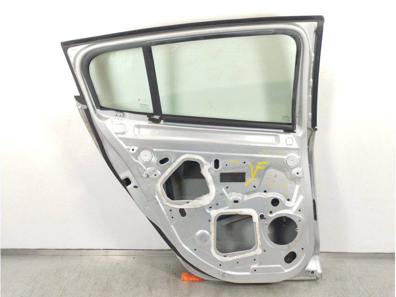 Recambio de puerta trasera izquierda para renault megane iii berlina 5 p emotion referencia OEM IAM   