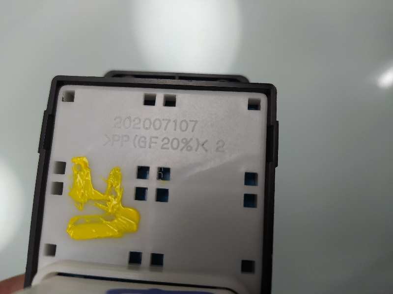 Recambio de mando elevalunas delantero izquierdo para hyundai i10 1.2 cat referencia OEM IAM 202007107  