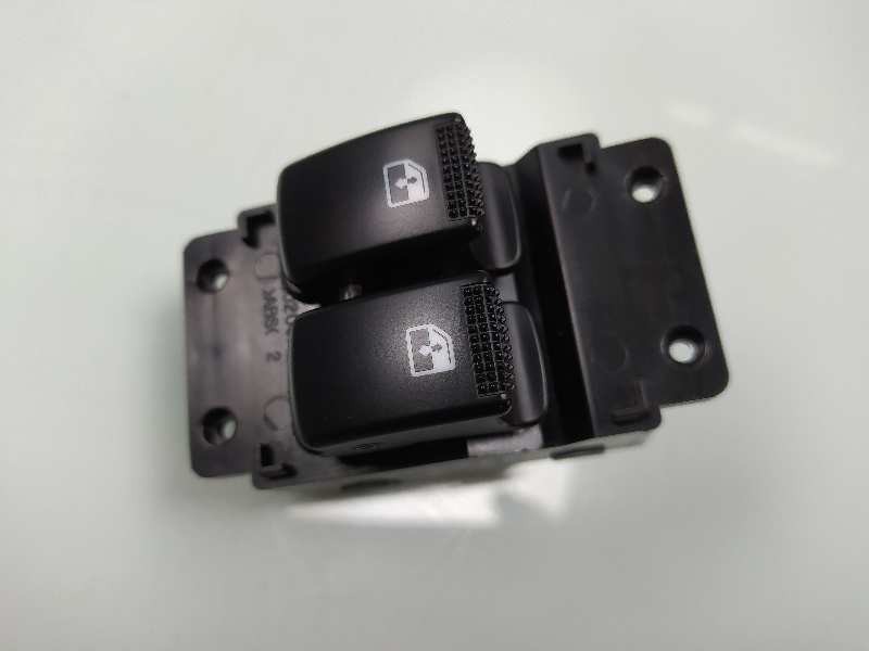 Recambio de mando elevalunas delantero izquierdo para hyundai i10 1.2 cat referencia OEM IAM 202007107  