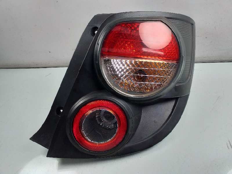 Recambio de piloto trasero derecho para chevrolet aveo berlina hatchback lt+ referencia OEM IAM   