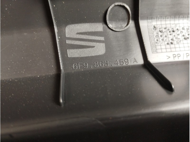 Recambio de moldura para seat arona xperience referencia OEM IAM 6F9863459A  