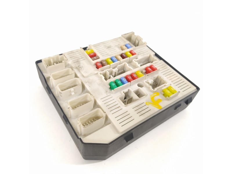 Recambio de caja reles / fusibles para renault megane iii berlina 5 p emotion referencia OEM IAM 284B61871R 519339402 