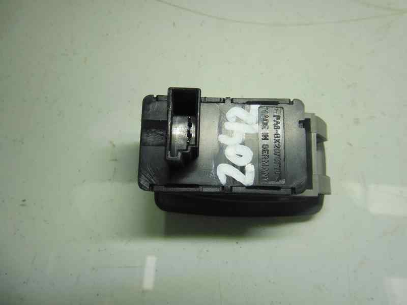 Recambio de mando elevalunas trasero derecho para bmw serie 3 touring (e91) 318d referencia OEM IAM 6945875 15939902 