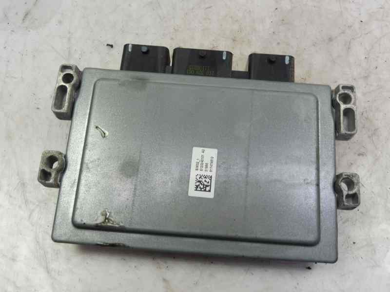 Recambio de centralita motor uce para dacia sandero laureate referencia OEM IAM 8201117953 8201082039 