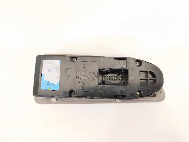 Recambio de mando elevalunas delantero izquierdo para bmw serie 1 berlina (e81/e87) 118d referencia OEM IAM 61319216556  