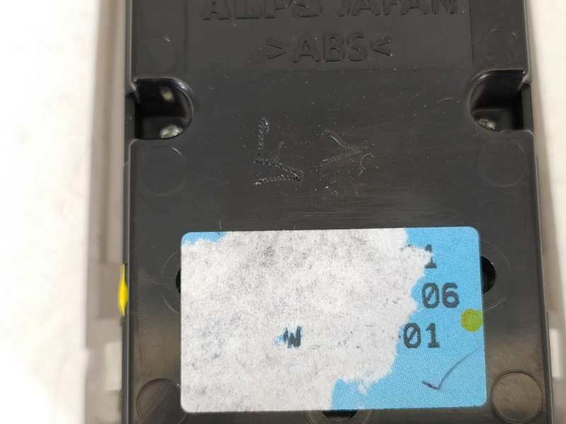 Recambio de mando elevalunas delantero izquierdo para bmw serie 1 berlina (e81/e87) 118d referencia OEM IAM 61319216556  