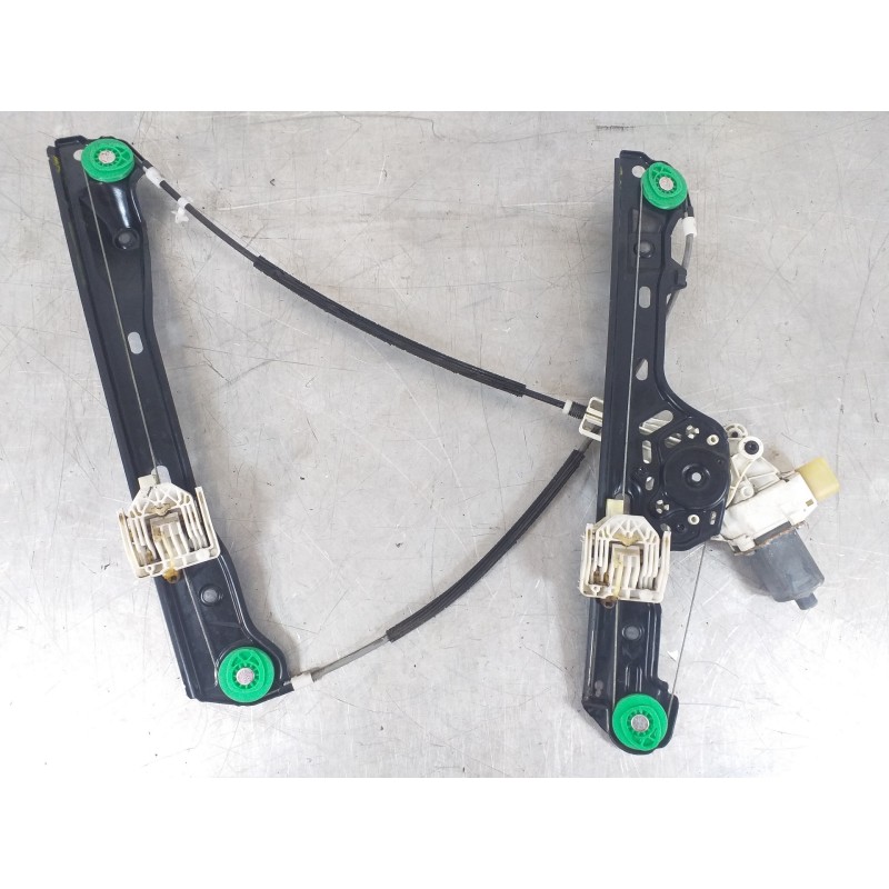 Recambio de elevalunas delantero derecho para bmw serie 1 berlina (e81/e87) 118d referencia OEM IAM 7138466 6927028 0130822227