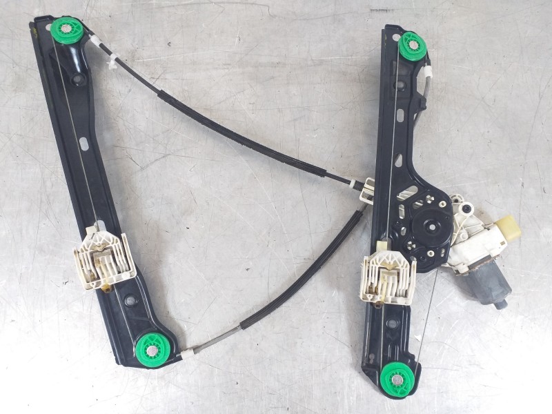 Recambio de elevalunas delantero derecho para bmw serie 1 berlina (e81/e87) 118d referencia OEM IAM 7138466 6927028 0130822227