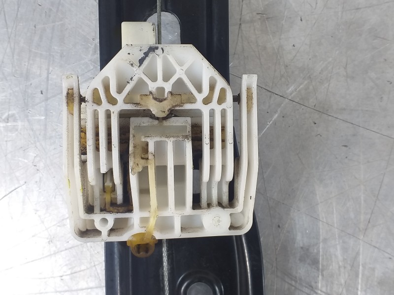 Recambio de elevalunas delantero derecho para bmw serie 1 berlina (e81/e87) 118d referencia OEM IAM 7138466 6927028 0130822227