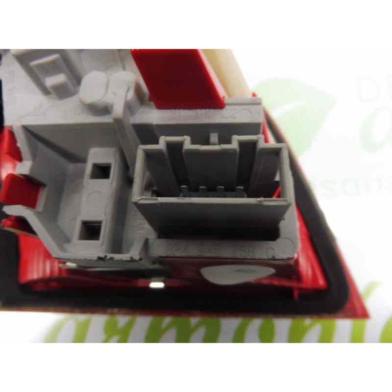 Recambio de piloto trasero derecho en porton para audi a3 sportback (8p) 1.6 tdi attraction referencia OEM IAM 8P4945094D  