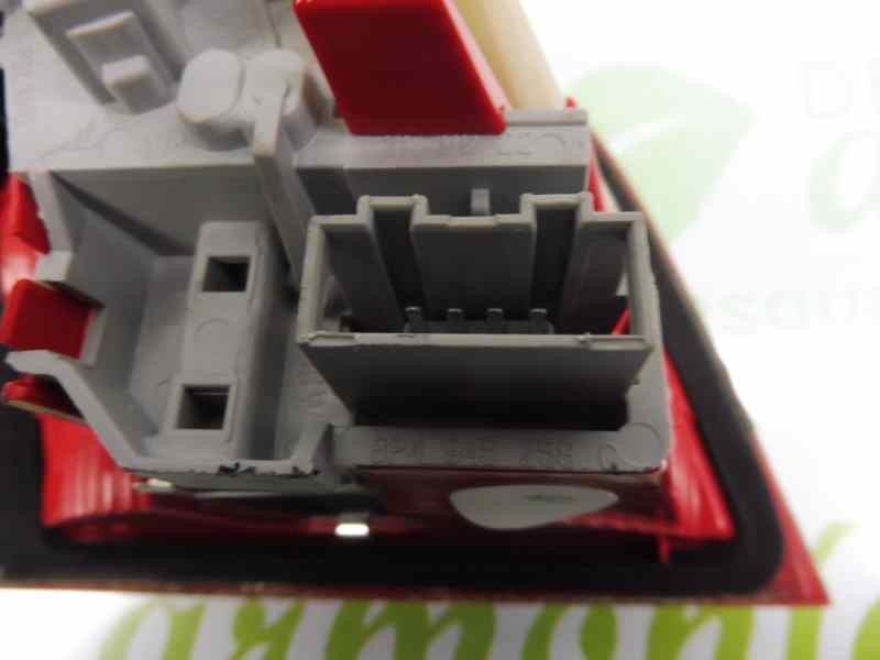 Recambio de piloto trasero derecho en porton para audi a3 sportback (8p) 1.6 tdi attraction referencia OEM IAM 8P4945094D  