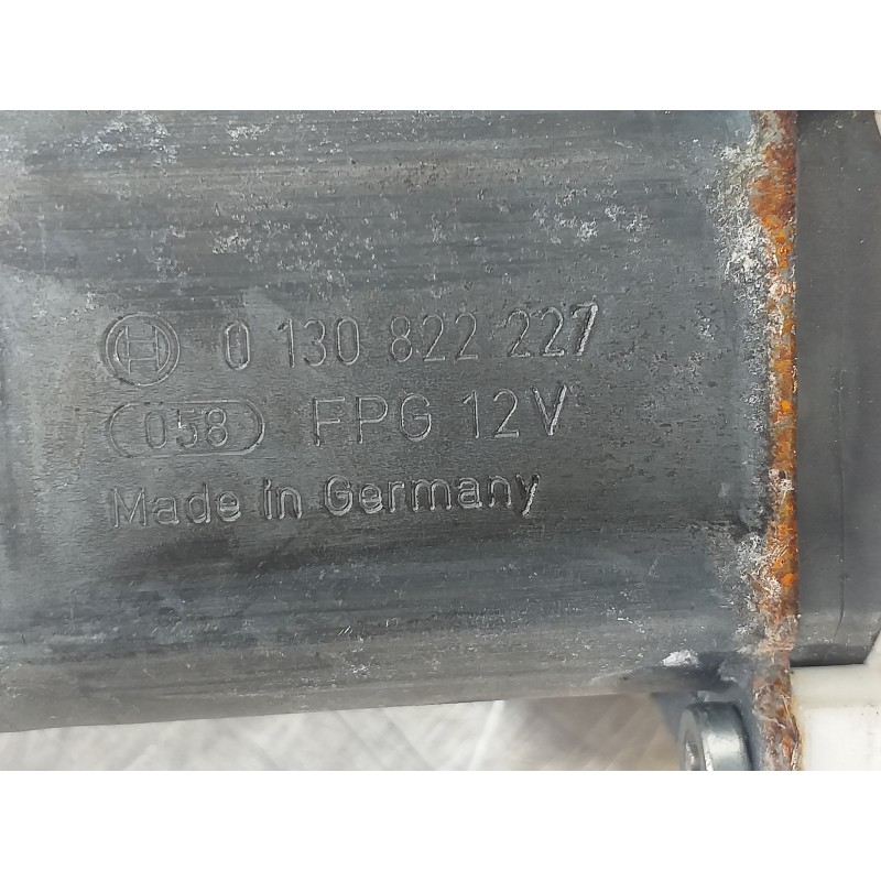 Recambio de elevalunas delantero derecho para bmw serie 1 berlina (e81/e87) 118d referencia OEM IAM 7138466 6927028 0130822227