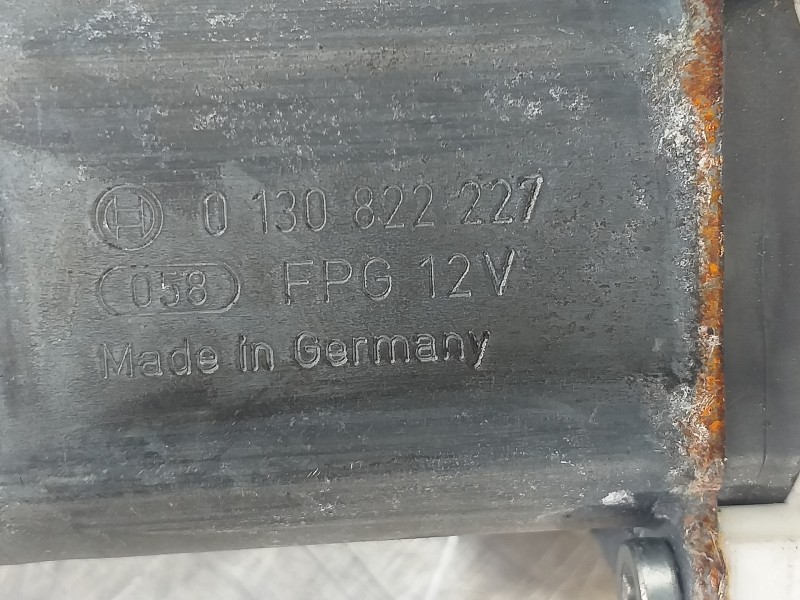 Recambio de elevalunas delantero derecho para bmw serie 1 berlina (e81/e87) 118d referencia OEM IAM 7138466 6927028 0130822227