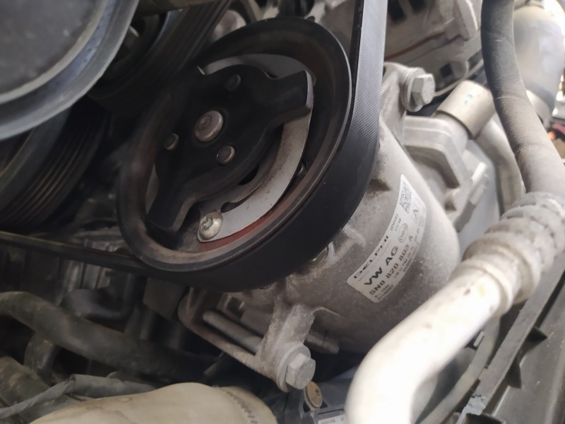 Recambio de compresor aire acondicionado para volkswagen polo (6r1) advance referencia OEM IAM 5N0820803A  