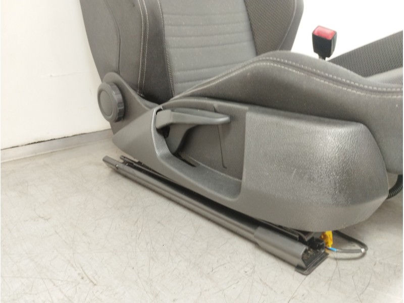 Recambio de asiento delantero derecho para volkswagen scirocco (137) 1.4 tsi (90kw) referencia OEM IAM 1K8881106K  