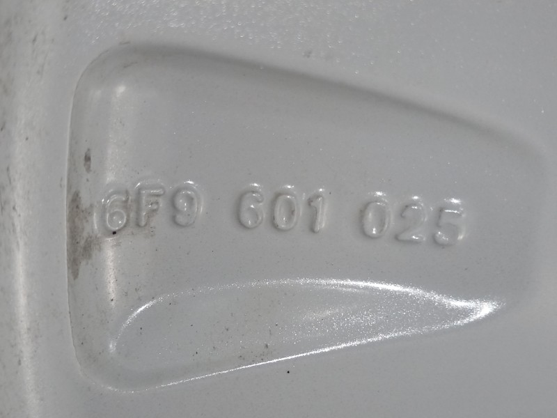 Recambio de llanta para seat arona xperience referencia OEM IAM 6F9601025  