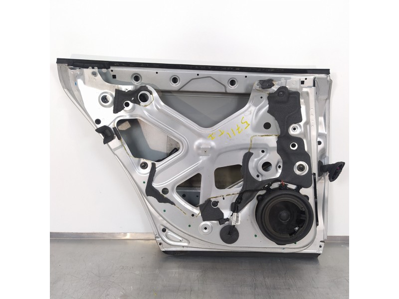 Recambio de puerta trasera izquierda para audi a4 avant (8e) 1.9 tdi (96kw) referencia OEM IAM 8E0833051  