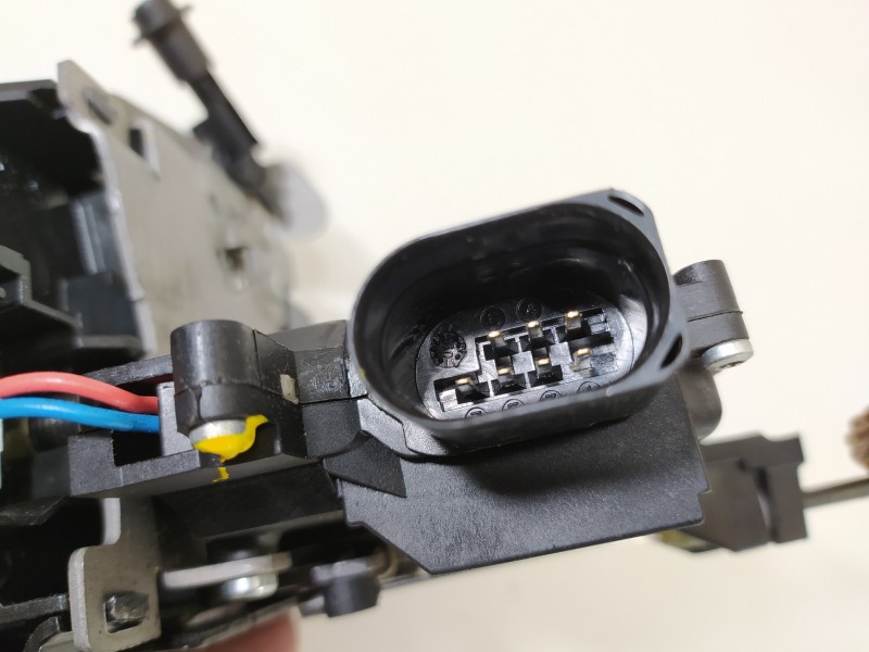 Recambio de cerradura puerta trasera derecha para audi a4 avant (8e) 1.9 tdi (96kw) referencia OEM IAM 8E0839016C  