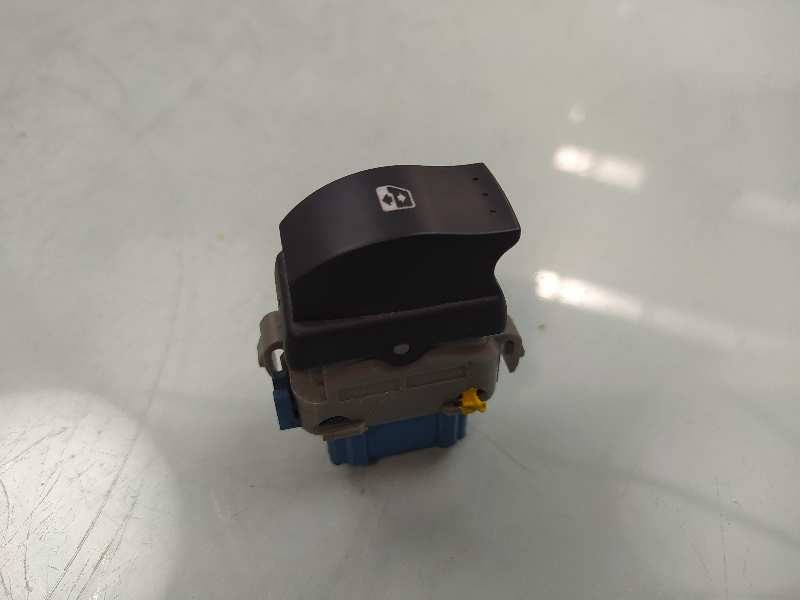 Recambio de mando elevalunas delantero derecho para renault kangoo expression referencia OEM IAM   