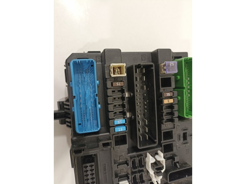 Recambio de caja reles / fusibles para opel astra h caravan cosmo referencia OEM IAM 13206748 5DK008669 