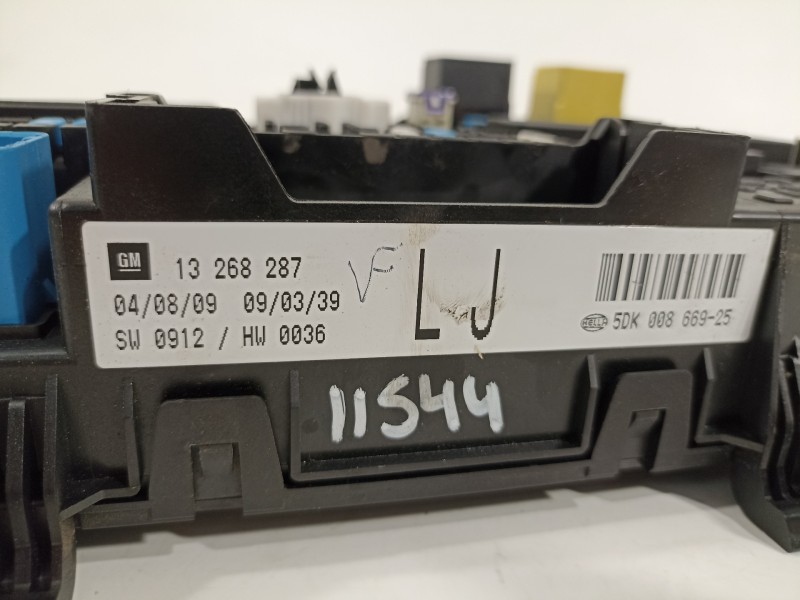Recambio de caja reles / fusibles para opel astra h caravan cosmo referencia OEM IAM 13206748 5DK008669 
