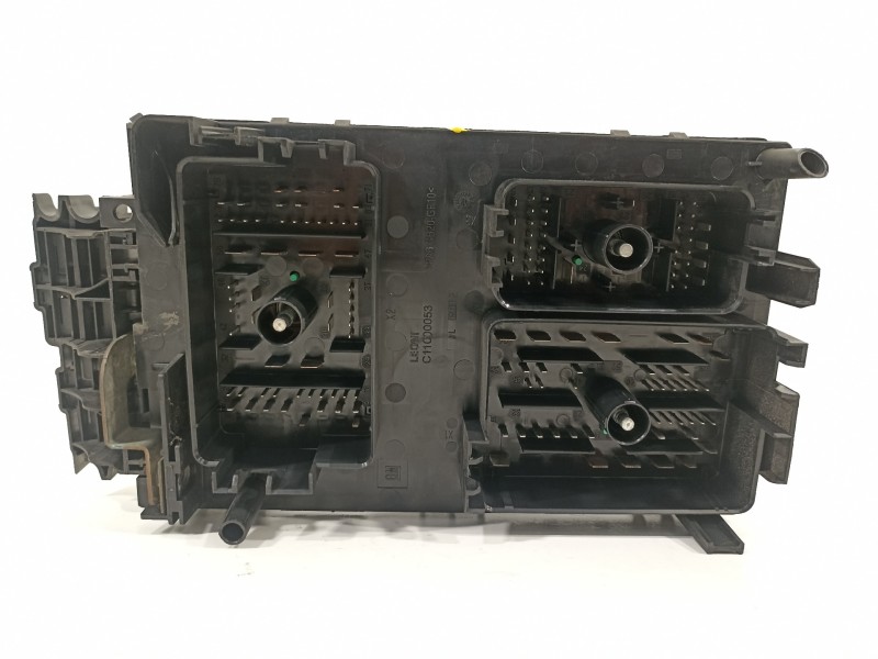 Recambio de caja reles / fusibles para opel astra j lim. cosmo referencia OEM IAM 13313205  