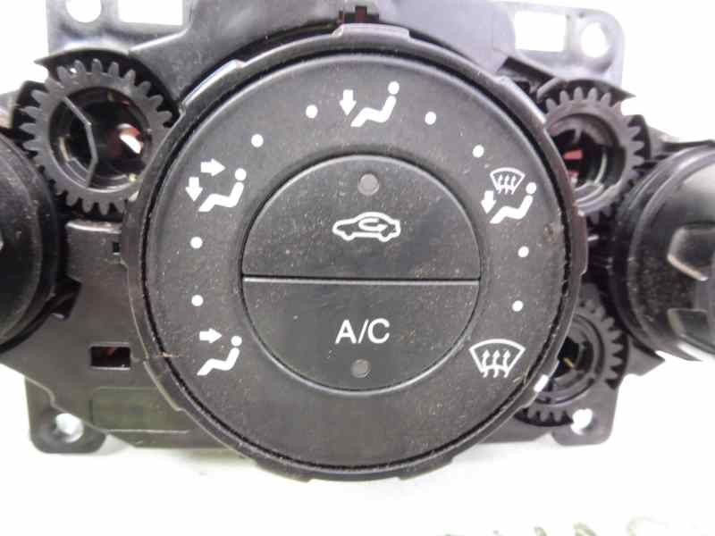 Recambio de mando climatizador para ford fiesta (cb1) trend referencia OEM IAM 8A6119980AE  