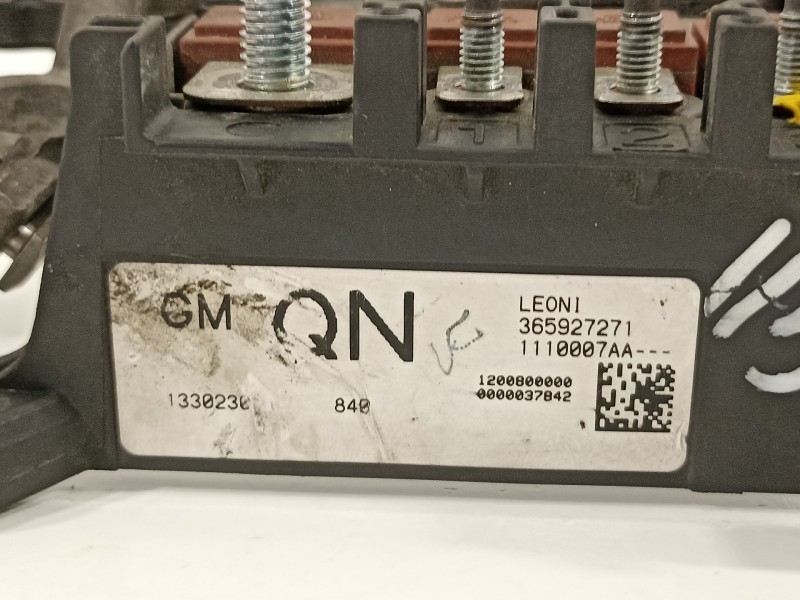 Recambio de caja reles / fusibles para opel astra j lim. cosmo referencia OEM IAM 1330230  