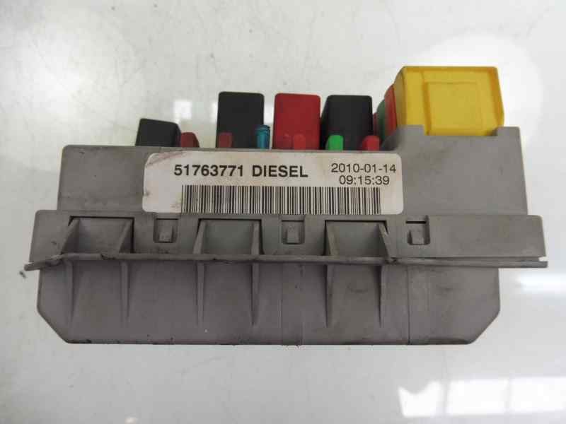 Recambio de caja reles / fusibles para fiat doblo (119) 1.3 16v multijet active com. (55kw) referencia OEM IAM 51763771  