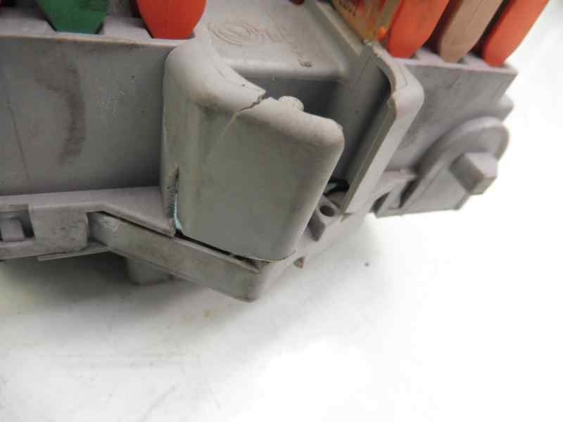 Recambio de caja reles / fusibles para fiat doblo (119) 1.3 16v multijet active com. (55kw) referencia OEM IAM 51763771  