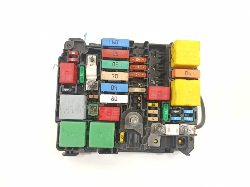 Recambio de caja reles / fusibles para citroën c3 collection referencia OEM IAM 9804846880  