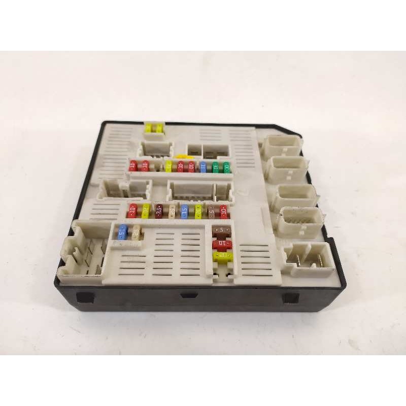 Recambio de caja reles / fusibles para renault megane iii berlina 5 p tomtom edition referencia OEM IAM 284B61871R 519339402 963