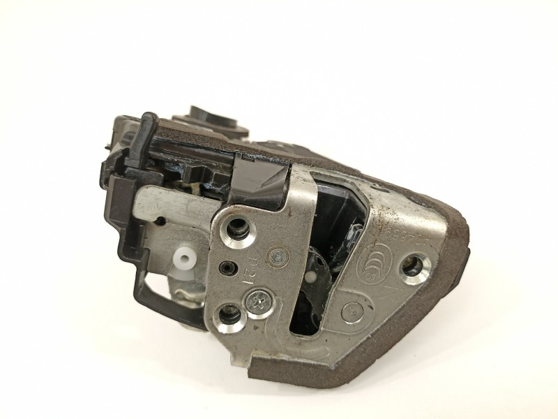 Recambio de cerradura puerta trasera derecha para toyota avensis (t27) active referencia OEM IAM 6905005050  