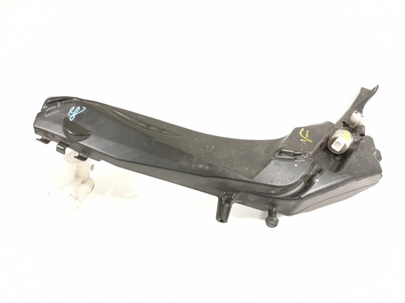 Recambio de deposito limpia para peugeot 308 sw access referencia OEM IAM 9819955680 9801927380 9806526980