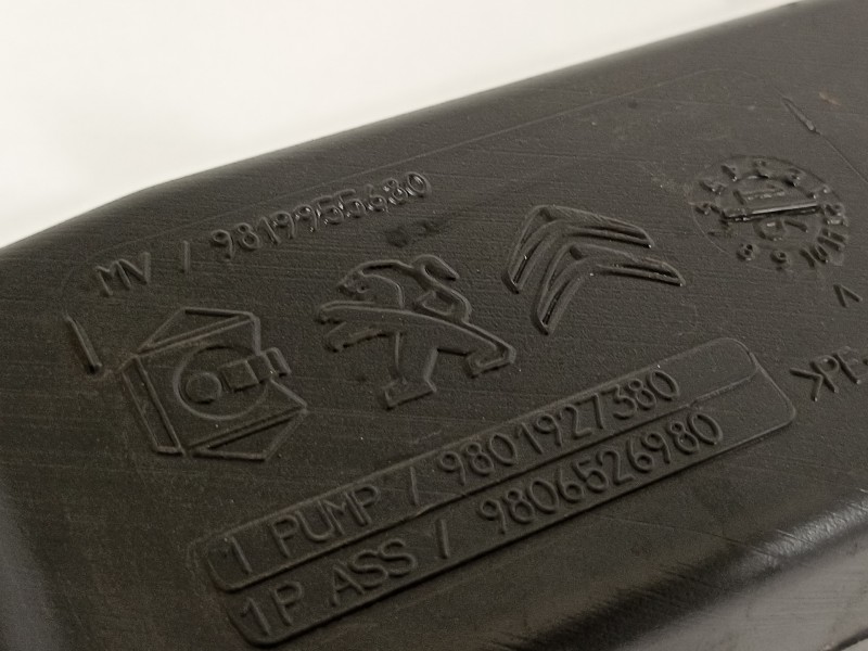 Recambio de deposito limpia para peugeot 308 sw access referencia OEM IAM 9819955680 9801927380 9806526980