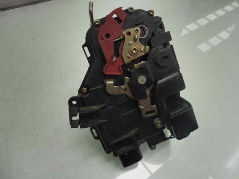 Recambio de cerradura puerta trasera izquierda para audi a4 avant (8e) 2.5 tdi (114kw) referencia OEM IAM 8E0839015C  