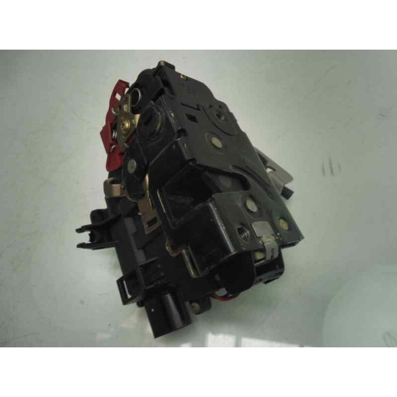 Recambio de cerradura puerta trasera izquierda para audi a4 avant (8e) 2.5 tdi (114kw) referencia OEM IAM 8E0839015C  