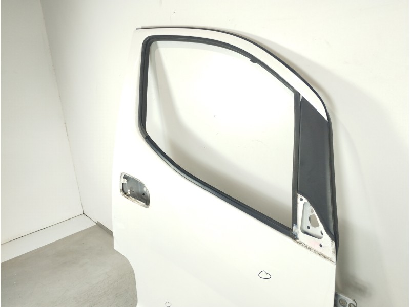 Recambio de puerta delantera derecha para nissan nv 200 (m20) evalia premium referencia OEM IAM   