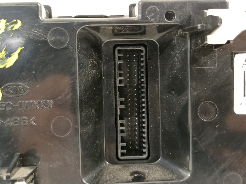 Recambio de mando climatizador para kia rio 1.4 cat referencia OEM IAM 972501W520  