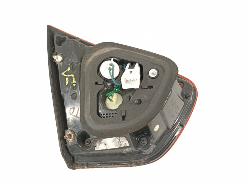 Recambio de piloto trasero derecho en porton para kia rio 1.4 cat referencia OEM IAM 924041W200  