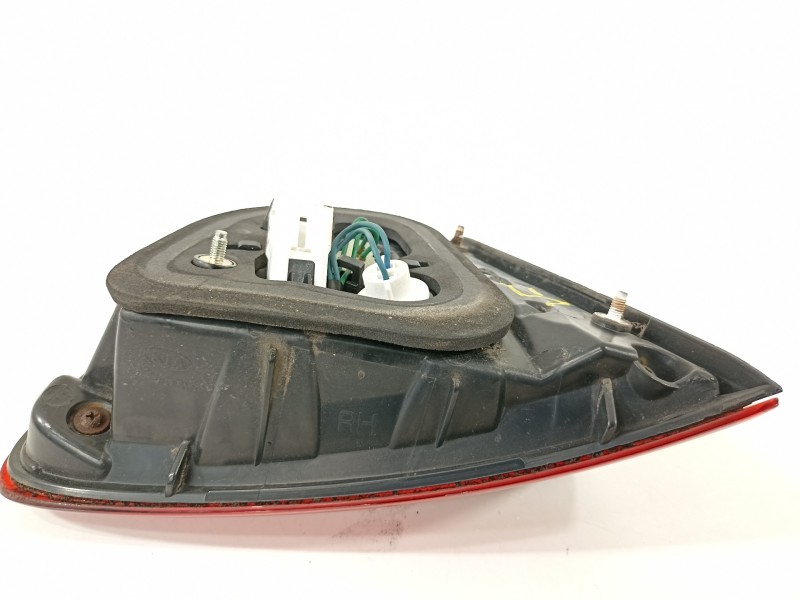 Recambio de piloto trasero derecho en porton para kia rio 1.4 cat referencia OEM IAM 924041W200  